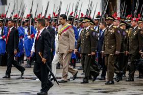 FORÇAS ARMADAS VENEZUELANAS DECLARAM APOIO INCONDICIONAL A MADURO