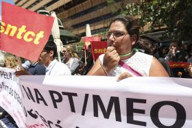 TRABALHADORES E SINDICATOS DA PT CONCENTRADOS NO PORTO EM DEFESA DOS POSTOS DE TRABALHO
