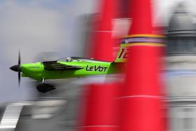 FALTA DE CERTIFICAÇÃO DE AERÓDROMO DA MAIA AMEAÇA RED BULL AIR RACE NO PORTO