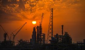 KOWEIT TENTA CONTER DERRAME DE PETRÓLEO NA SUA COSTA SUL