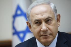 NETANYAHU SUSPEITO DE ABUSO DE CONFIANÇA E RECEBER SUBORNO EM CASOS DE CORRUPÇÃO