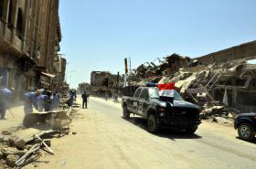 POLÍCIA IRAQUIANA DESCOBRE FÁBRICA DE AGENTES QUÍMICOS DO EI NO OESTE DE MOSSUL