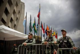 FORÇAS DE SEGURANÇA CERCAM MINISTÉRIO PÚBLICO DA VENEZUELA