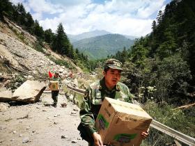 CHINA RETIRA 60 MIL PESSOAS DE ZONA DE SISMO E CONFIRMA PELO MENOS 19 MORTOS