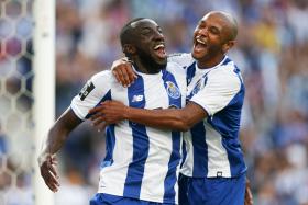 FC PORTO GOLEIA ESTORIL-PRAIA NA ESTREIA NA I LIGA