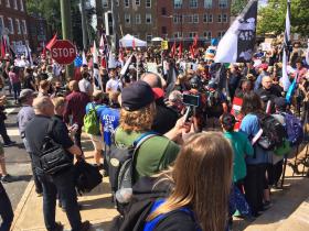 MARCHA DE EXTREMA DIREITA EM CHARLOTTESVILLE, EUA, PROVOCA TRÊS MORTOS E DEZENAS DE FERIDOS