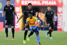 ESTORIL PRAIA BATE VITÓRIA DE GUIMARÃES E CONSEGUE PRIMEIRA VITÓRIA NA LIGA