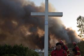 FOGO EM VILA DE REI DOMINADO DESDE AS 11:00
