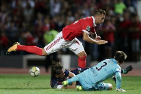 BENFICA VENCE EM CHAVES COM GOLO DE SEFEROVIC NOS DESCONTOS