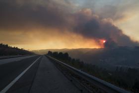AUTOESTRADA 23 CORTADA AO TRÂNSITO NA ZONA DA GUARDA DESDE AS 19:55 DEVIDO A INCÊNDIO