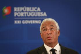 LANÇAMENTO DE MATERIAL PIROTÉCNICO ESTÁ PROIBIDO — ANTÓNIO COSTA