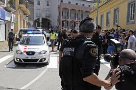 POLÍCIA ESPANHOLA NA PISTA DE CÉLULA COMPOSTA POR 12 PESSOAS ENVOLVIDA NO ATAQUE EM BARCELONA