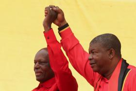 LOURENÇO AGRADECE APOIO DO “CAPITÃO” JOSÉ EDUARDO DOS SANTOS EM COMÍCIO EM ANGOLA