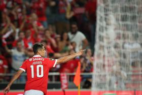BENFICA GOLEIA NA RECEÇÃO AO BELENENSES E IGUALA SPORTING E RIO AVE NA LIDERANÇA