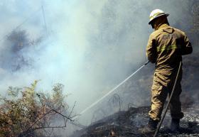 INCÊNDIO EM CASTRO DAIRE QUE PROVOCOU MORTE A PILOTO DE HELICÓPTERO JÁ FOI DOMINADO
