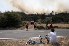 FOGO EM PORTO DE MÓS “PRATICAMENTE EXTINTO” MAS COM REACENDIMENTOS – AUTARCA