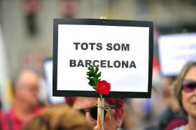 MANIFESTAÇÃO EM BARCELONA JUNTOU CERCA DE 500 MIL PESSOAS E A PRESENÇA INÉDITA DO REI