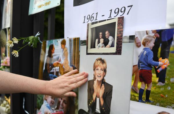 DIANA, A “PRINCESA DO POVO” QUE DEVOLVEU A MONARQUIA BRITÂNICA AOS TEMPOS MODERNOS