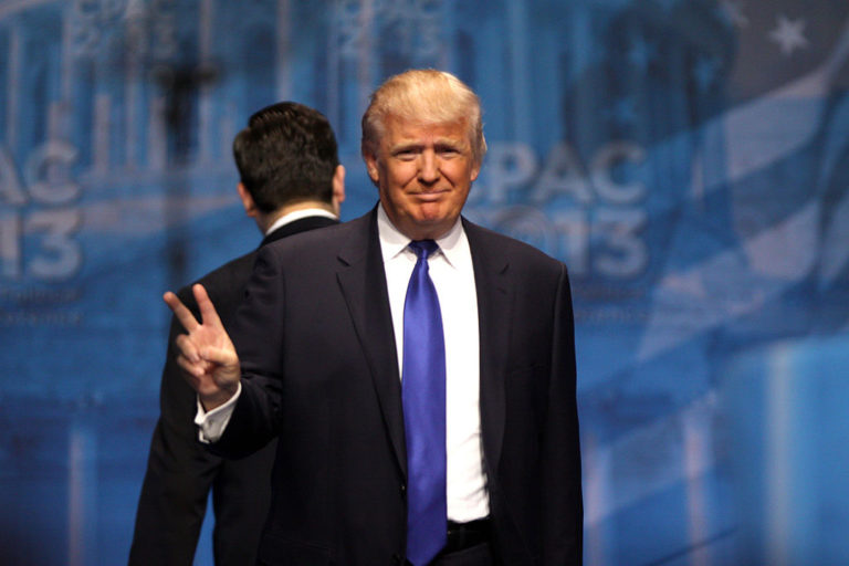 TRUMP AMEÇA ACABAR COM O NAFTA