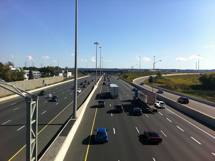 1 - QEW Foto: Wikimedia / Spmarshall42