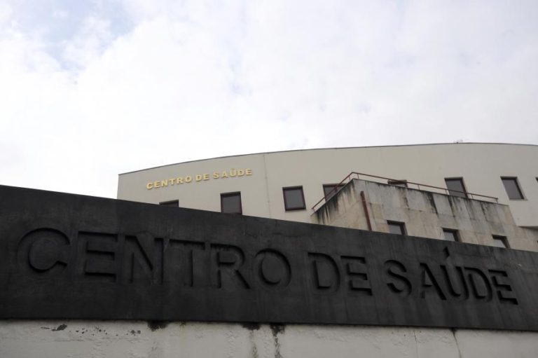 SNS 24 COM 150 CHAMADAS POR DIA PARA MARCAR CONSULTAS NO MÉDICO DE FAMÍLIA