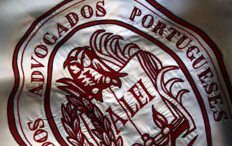 LEI DE COMBATE AO BRANQUEAMENTO DE CAPITAIS E TERRORISMO É INCOMPATÍVEL COM PROFISSÃO — ADVOGADOS