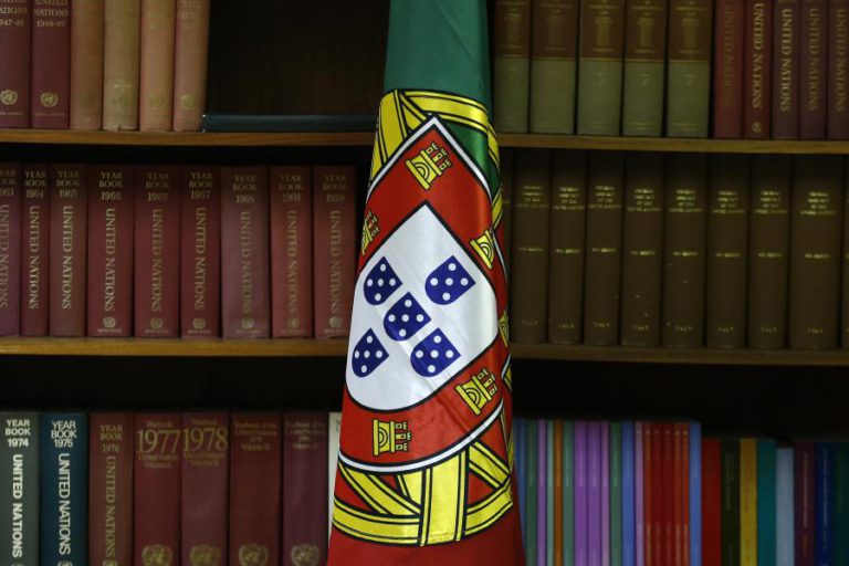 STANDARD AND POOR’S TIRA PORTUGAL DO LIXO