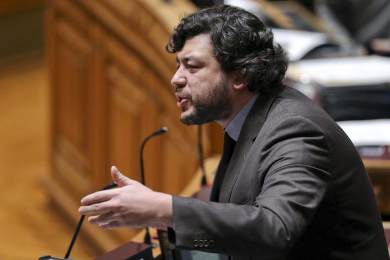 PS ACUSA PSD DE DIVULGAR E TENTAR CREDIBILIZAR RELATÓRIO SOBRE TANCOS SEM SUPORTE REAL