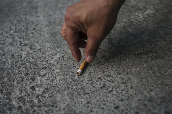 QUASE 5.000 PESSOAS MULTADAS ATÉ AGOSTO EM MACAU POR FUMAREM EM LOCAIS PROIBIDOS