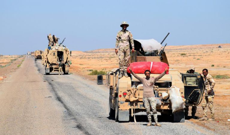 VIOLENTOS CONFRONTOS ENTRE MILITARES IRAQUIANOS E O ESTADO ISLÂMICO EM RAMADI