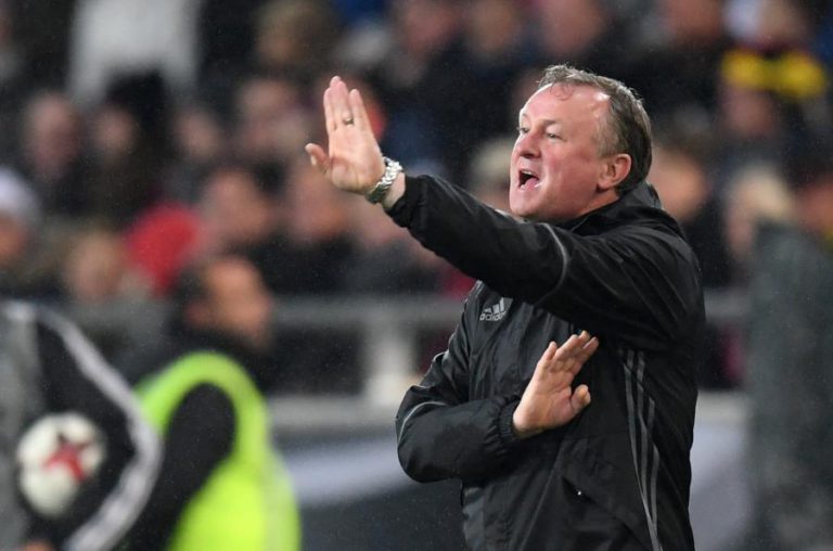 SELECIONADOR DA IRLANDA DO NORTE DETIDO POR CONDUZIR EMBRIAGADO