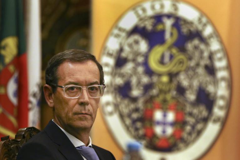 ORDEM DOS MÉDICOS FALA EM CLIMA DE TENSÃO E GARANTE NÃO ACEITAR CÉDULAS PROFISSIONAIS