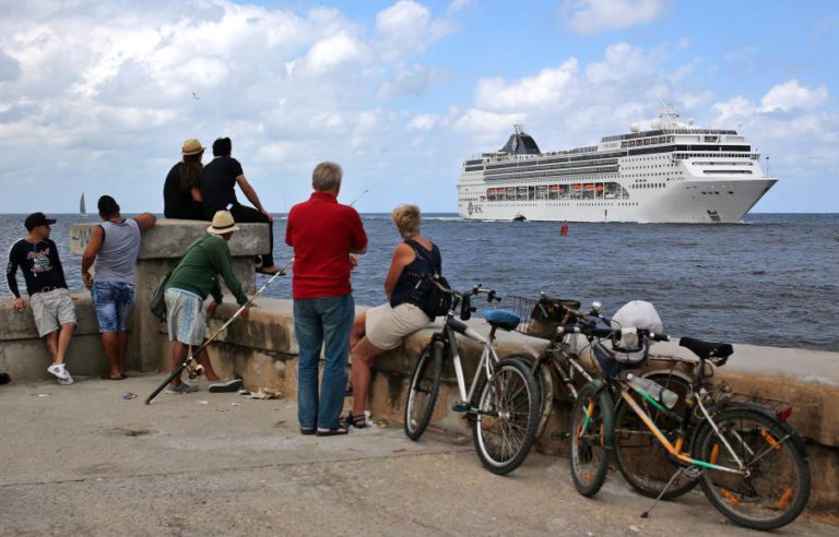 CERCA DE 280 TURISTAS PORTUGUESES EM CUBA TRANSFERIDOS DEVIDO AO FURACÃO IRMA – OPERADORA