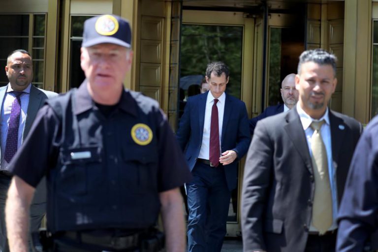 EX-CONGRESSISTA DOS EUA CONDENADO A 21 MESES DE PRISÃO EM CASO DE ‘SEXTING’