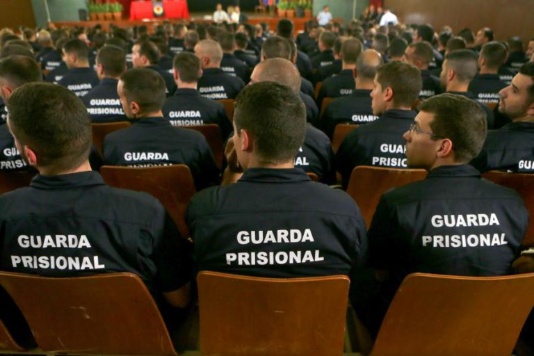 QUATRO CENTENAS DE NOVOS GUARDAS PRISIONAIS COMEÇAM A TRABALHAR NO INÍCIO DE NOVEMBRO