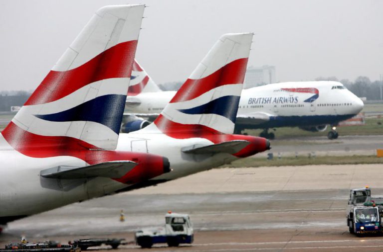 AUTORIDADES INSPECCIONAM AVIÃO DA BRITISH AIRWAYS EM PARIS, PASSAGEIROS RETIRADOS