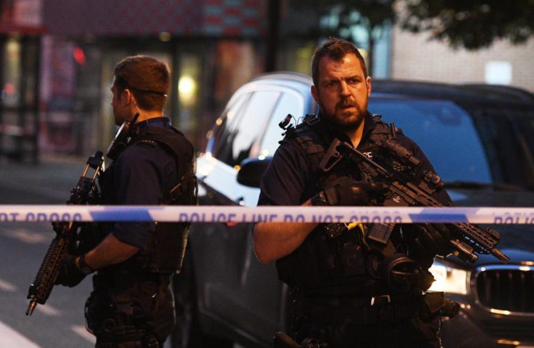 MENSAGEM SOBRE “INCIDENTE” NO METROPOLITANO DE LONDRES DIFUNDIDA POR AUTORIDADES