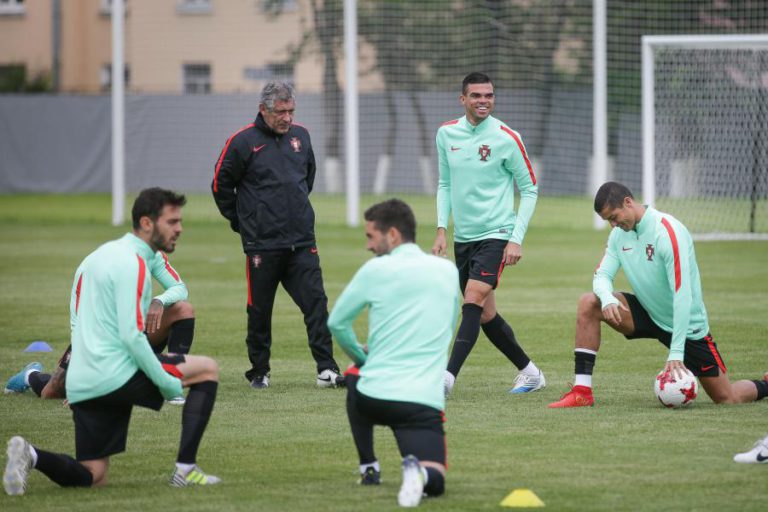 SELEÇÃO DE FUTEBOL PROMOVE PORTUGAL COMO DESTINO TURÍSTICO NA CHINA