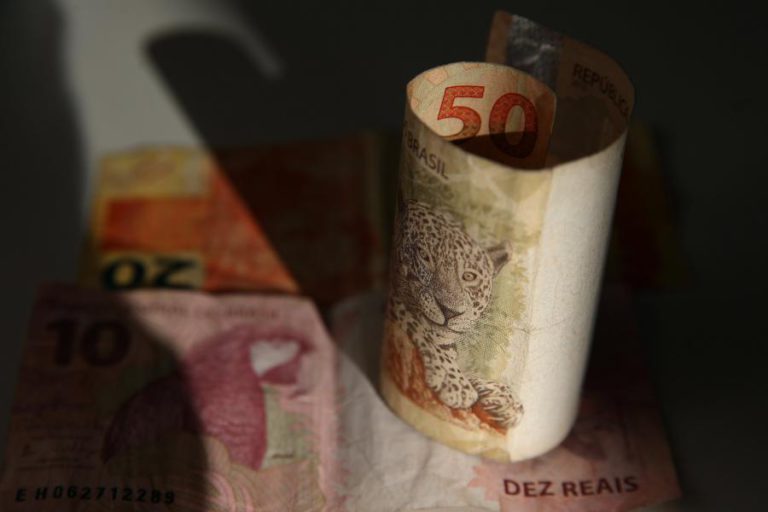 SEIS PESSOAS MAIS RICAS DO BRASIL TÊM UMA RIQUEZA EQUIVALENTE A 100 MILHÕES DE BRASILEIROS