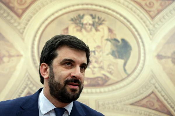 MINISTRO DA EDUCAÇÃO ANUNCIA MAIS 1.500 ASSISTENTES OPERACIONAIS NAS ESCOLAS