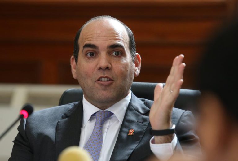 PARLAMENTO DO PERU FORÇA SAÍDA DO PRIMEIRO-MINISTRO E DO GOVERNO