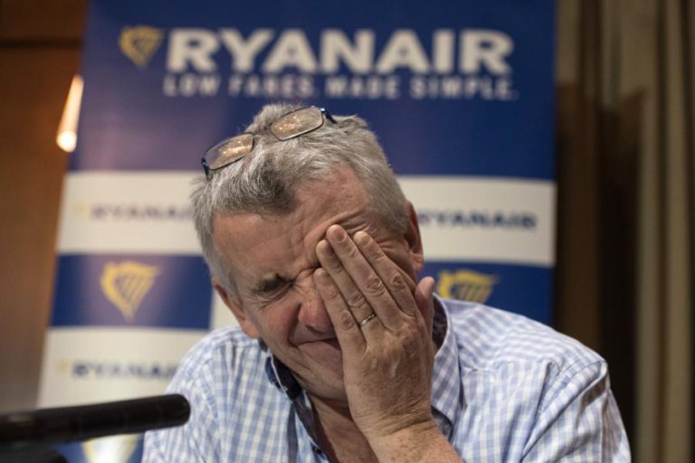 RYANAIR GARANTE QUE NÃO TEM FALTA DE PILOTOS E PEDE DESCULPA AOS PASSAGEIROS