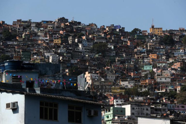 TIROTEIO ENTRE TRAFICANTES DA ROCINHA COLOCA RIO DE JANEIRO EM ALERTA