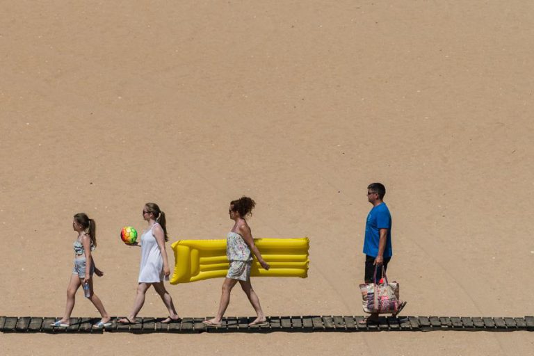 PRIMEIRO FIM DE SEMANA DE OUTONO COM TEMPERATURAS QUE PODEM CHEGAR AOS 30 GRAUS