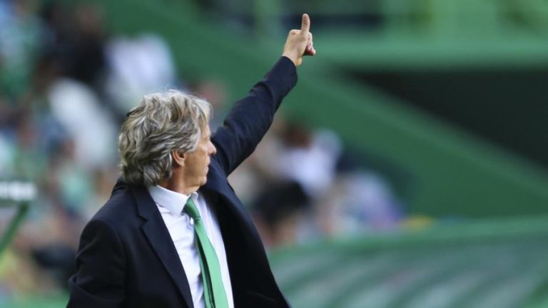 JORGE JESUS ALERTA QUE “GANHAR SEMPRE POR TRÊS OU QUATRO SÓ NA ‘PLAYSTATION'”