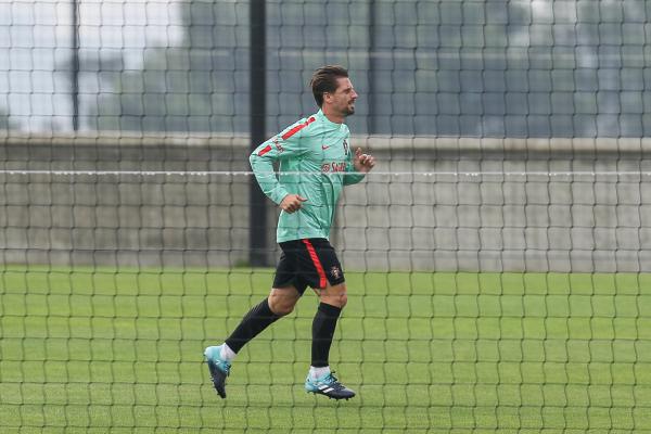 ADRIEN SILVA INTEGRA COMITIVA DE PORTUGAL NA VIAGEM PARA HUNGRIA PARA O MUNDIAL2018