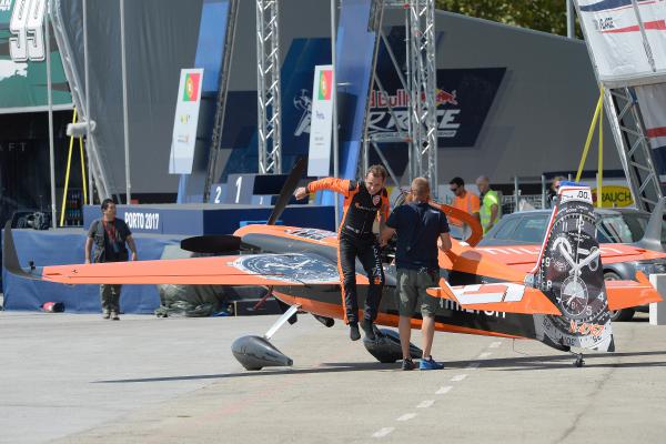 RED BULL AIR RACE ARRANCA HOJE NO PORTO COM OS TREINOS DE QUALIFICAÇÃO