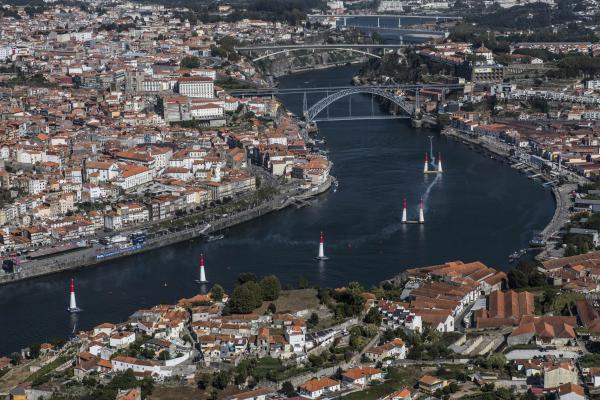 MINISTRO DA ECONOMIA ESPERANÇADO NA CONTINUIDADE DA RED BULL AIR RACE EM PORTUGAL