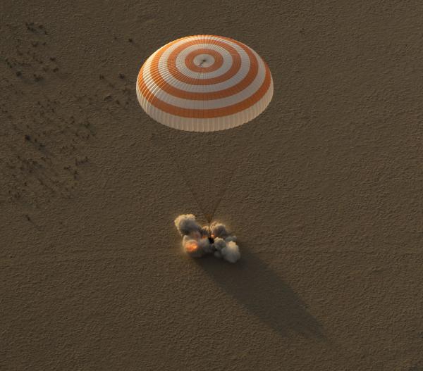 ASTRONAUTA NORTE-AMERICANA PEGGY WHITSON REGRESSA À TERRA COM RECORDE DE TEMPO NO ESPAÇO