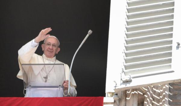 PAPA SOLIDÁRIO COM VÍTIMAS DO FURACÃO NOS ESTADOS UNIDOS E DAS MONÇÕES NA ÁSIA